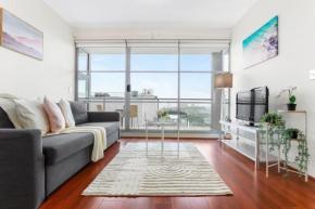 A Comfy & Spacious 2BR Apt Harbour View, Sydney